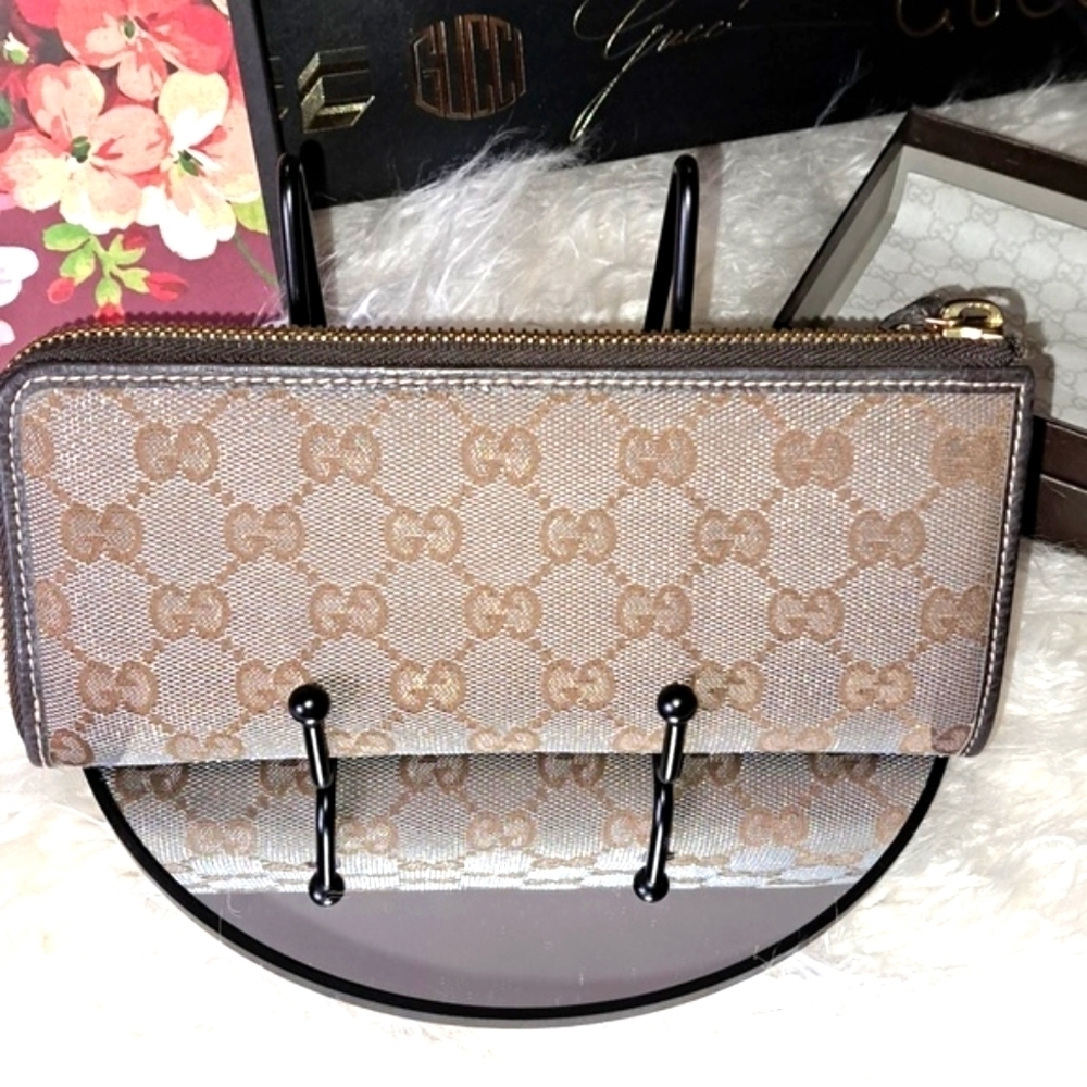 Gucci Vintage Metallic Zip Wallet EUC